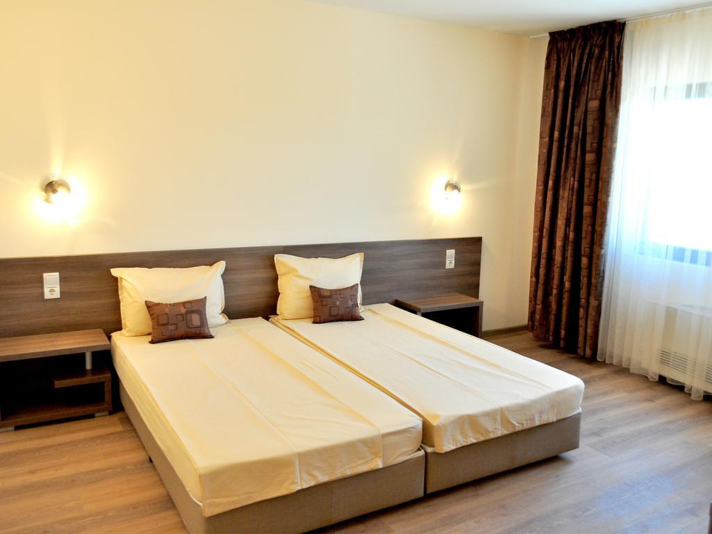Yustina Villas Guest House Pokoj fotografie